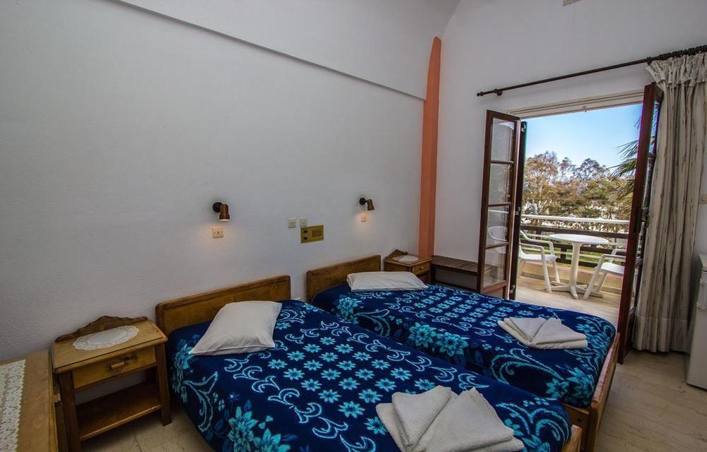 Hotel Adonis (Adults Only) Kamári المظهر الخارجي الصورة