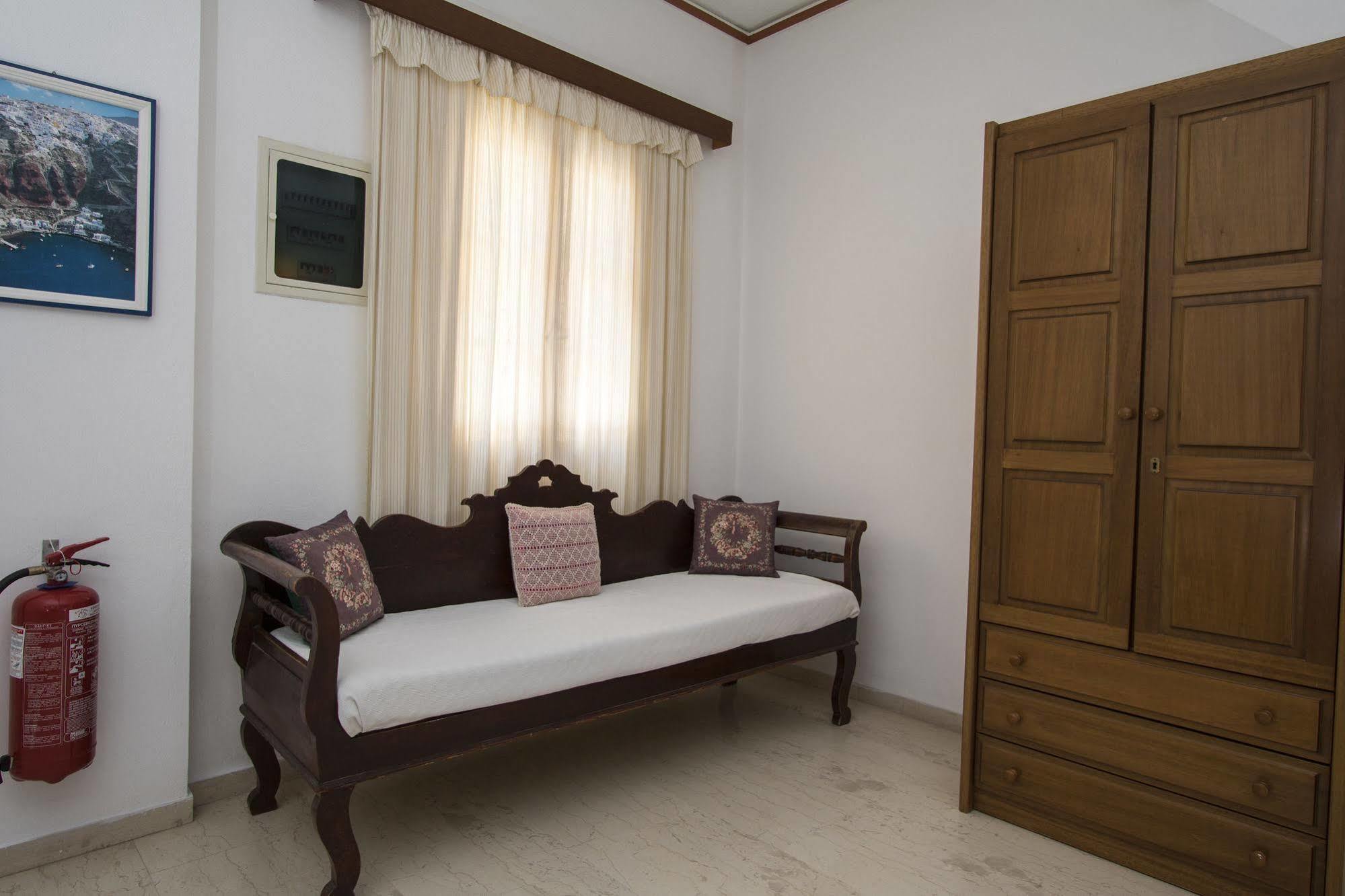 Hotel Adonis (Adults Only) Kamári المظهر الخارجي الصورة