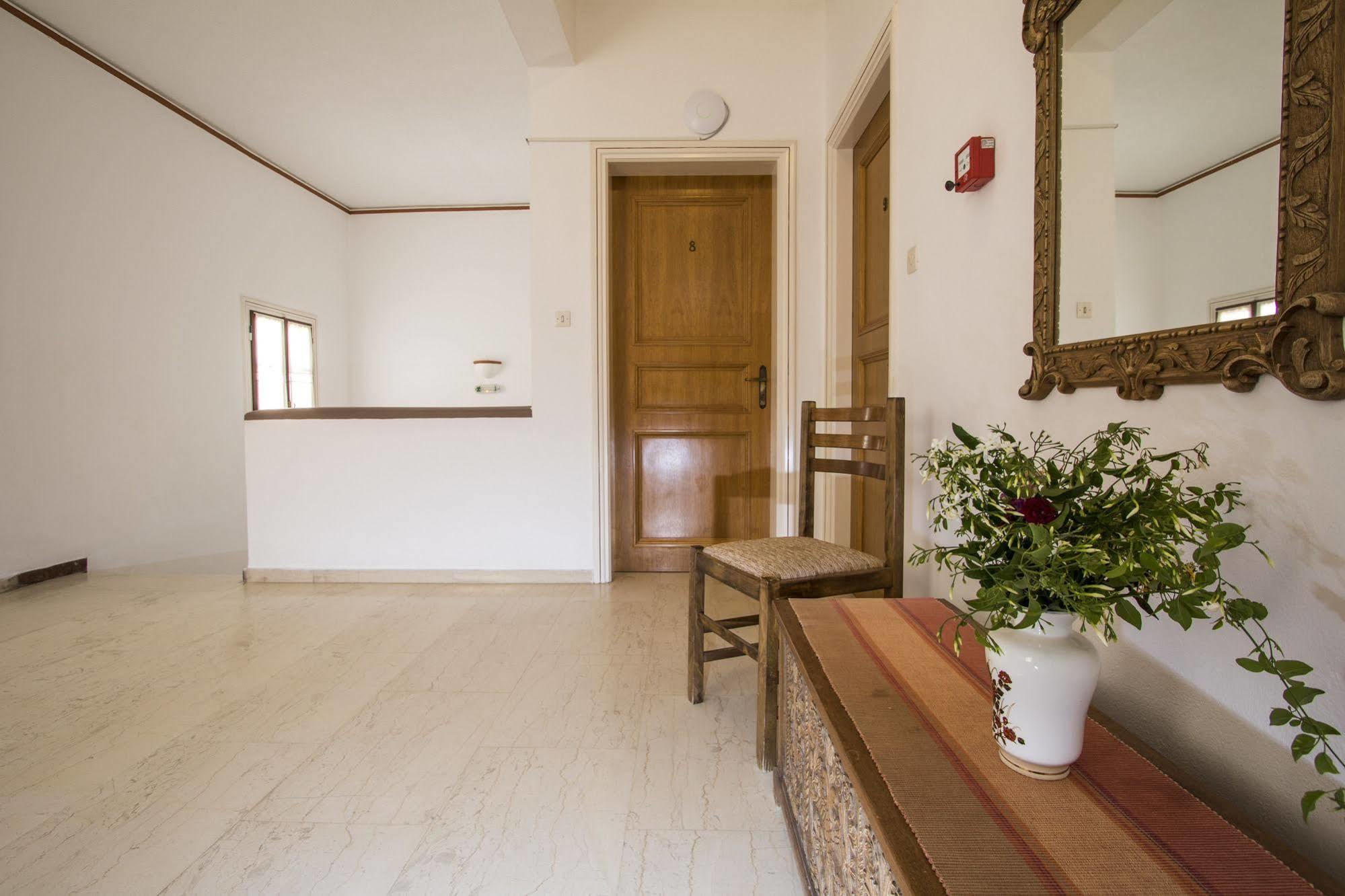 Hotel Adonis (Adults Only) Kamári المظهر الخارجي الصورة